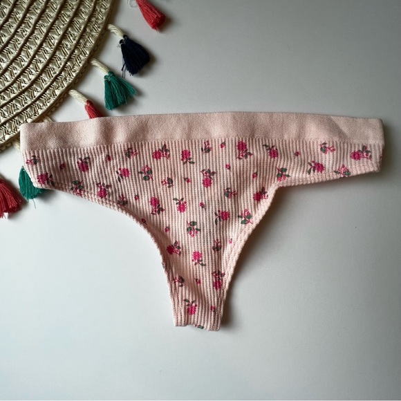 Victoria's Secret Seamless Textured Thong Panty Pink Ditzy Floral XS NEW - Picture 5 of 6
